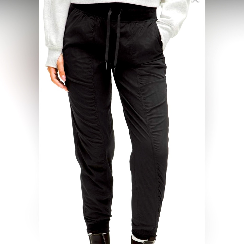 NWT LuLuLemon Dance Jogger!!! Size 10